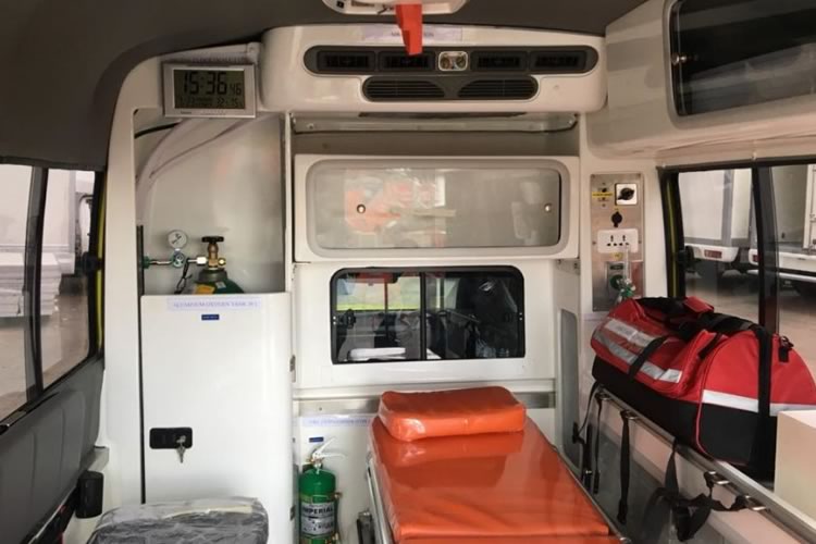 Toyota Hilux/Revo converti en ambulance pour l'Afrique - pics 2